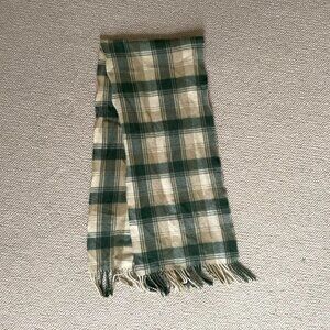 Plaid cashmere green and ivory scarf with fringe